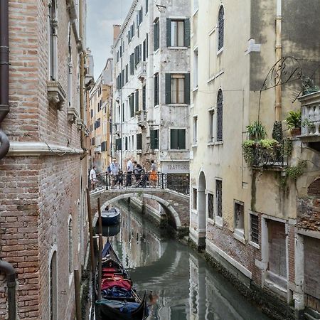 Gondola Luxury - Campo Santi Filippo E Giacomo By Wonderful Italy البندقية المظهر الخارجي الصورة
