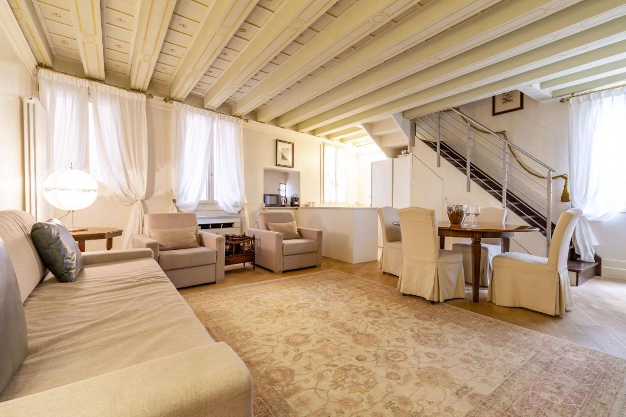 Gondola Luxury - Campo Santi Filippo E Giacomo By Wonderful Italy البندقية المظهر الخارجي الصورة