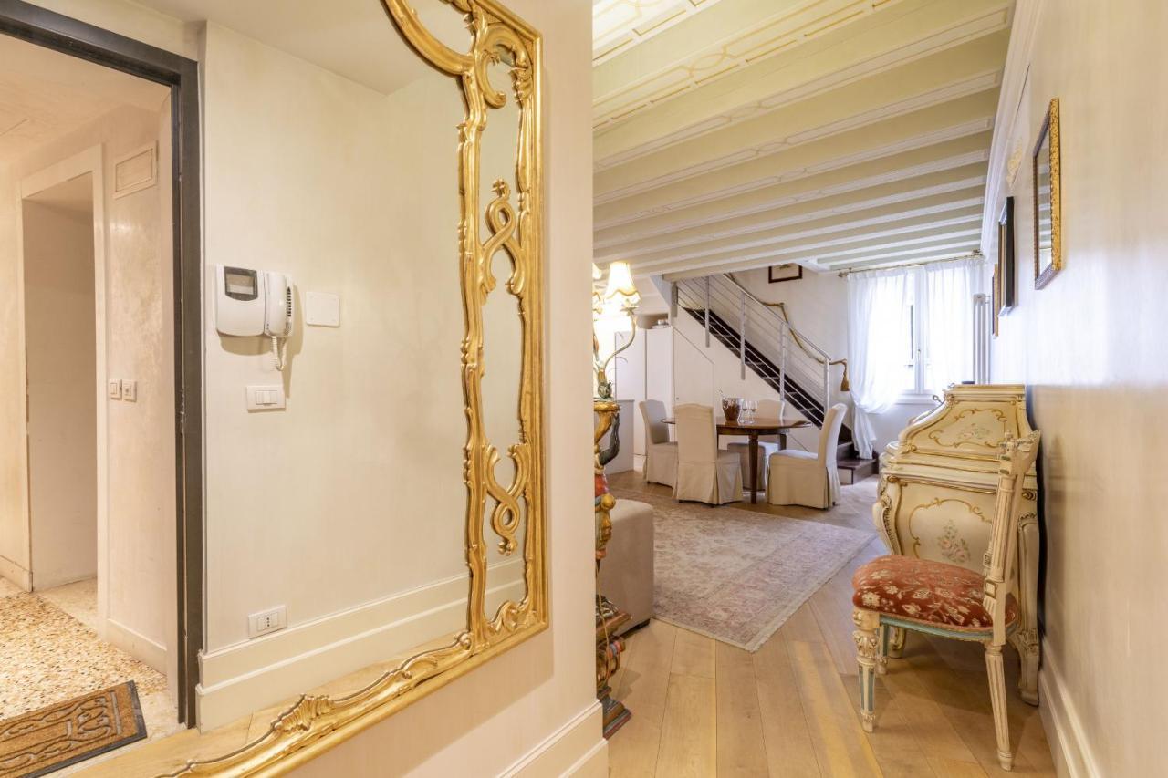 Gondola Luxury - Campo Santi Filippo E Giacomo By Wonderful Italy البندقية المظهر الخارجي الصورة
