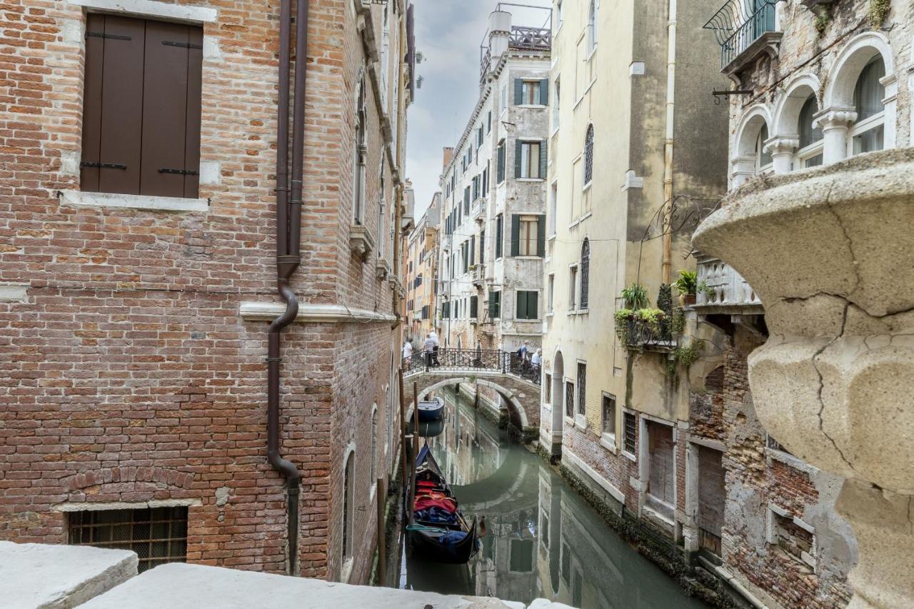Gondola Luxury - Campo Santi Filippo E Giacomo By Wonderful Italy البندقية المظهر الخارجي الصورة