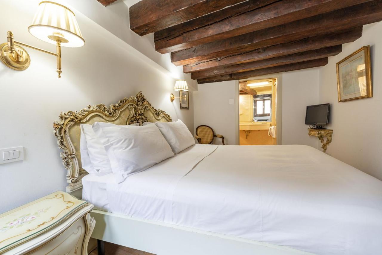 Gondola Luxury - Campo Santi Filippo E Giacomo By Wonderful Italy البندقية المظهر الخارجي الصورة