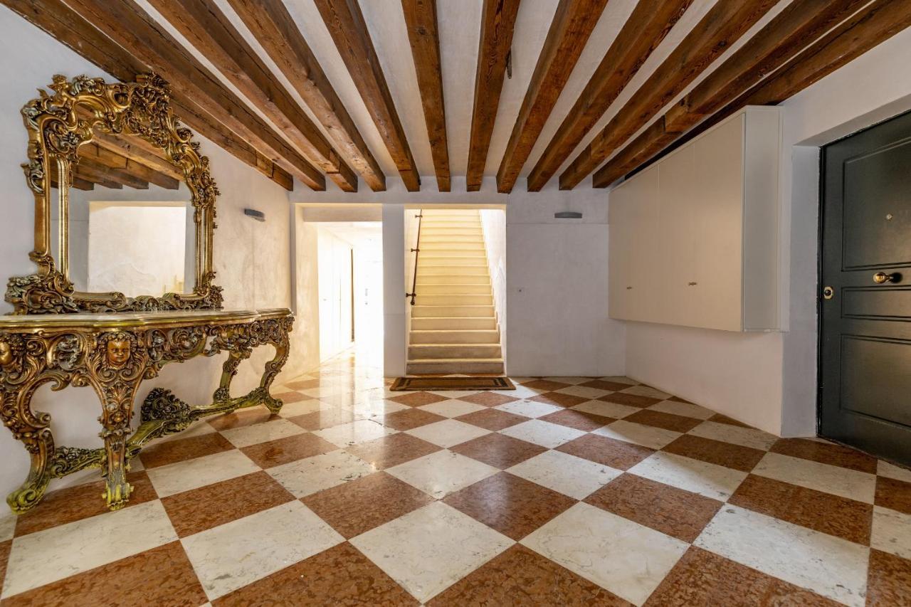 Gondola Luxury - Campo Santi Filippo E Giacomo By Wonderful Italy البندقية المظهر الخارجي الصورة