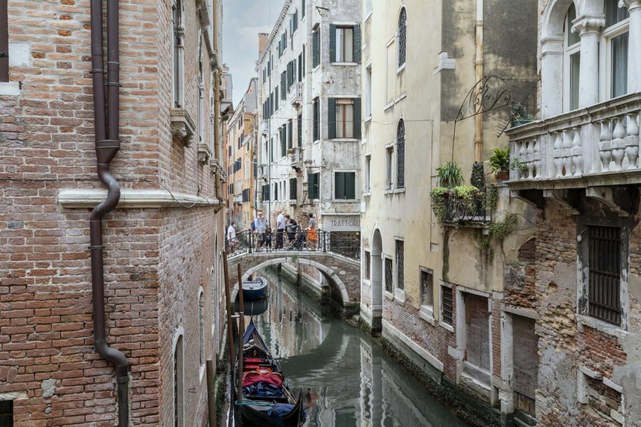 Gondola Luxury - Campo Santi Filippo E Giacomo By Wonderful Italy البندقية المظهر الخارجي الصورة
