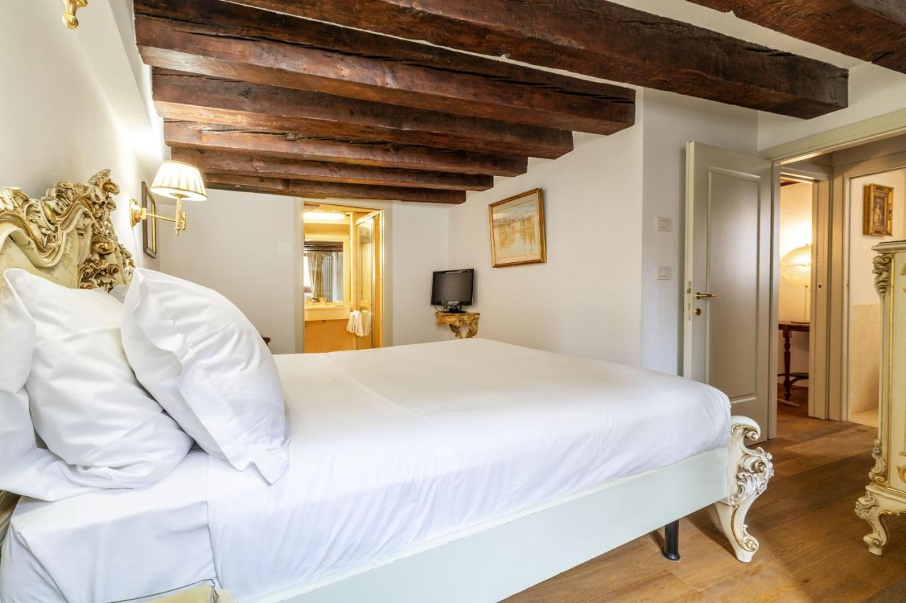 Gondola Luxury - Campo Santi Filippo E Giacomo By Wonderful Italy البندقية المظهر الخارجي الصورة
