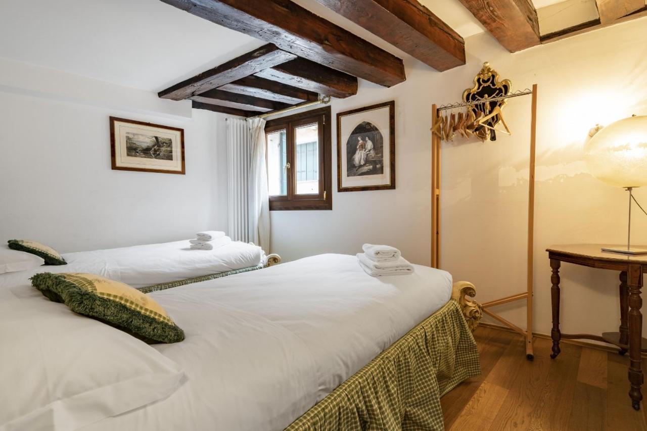 Gondola Luxury - Campo Santi Filippo E Giacomo By Wonderful Italy البندقية المظهر الخارجي الصورة