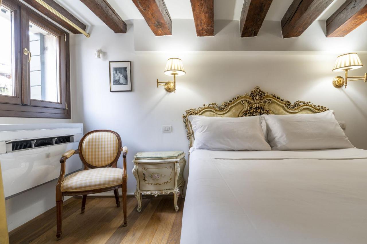 Gondola Luxury - Campo Santi Filippo E Giacomo By Wonderful Italy البندقية المظهر الخارجي الصورة