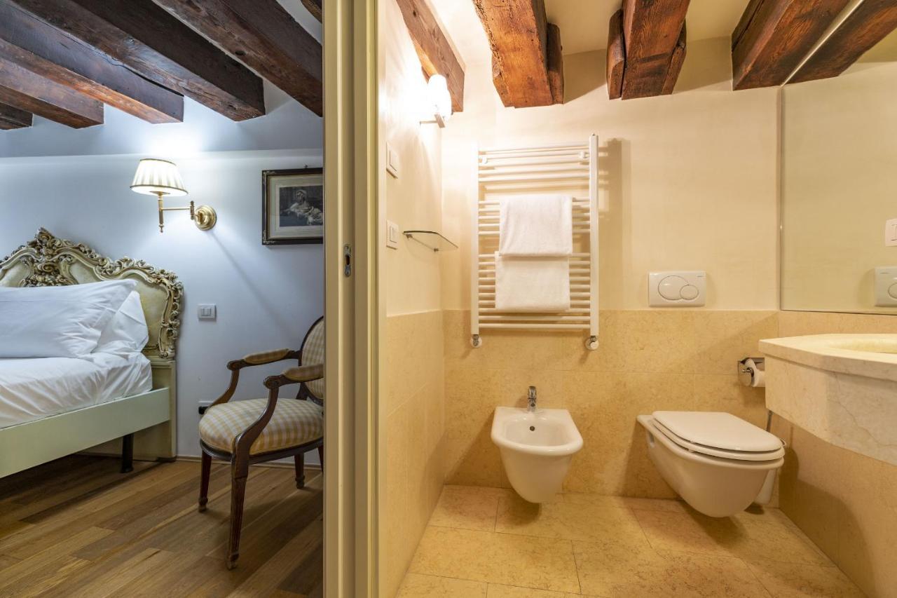Gondola Luxury - Campo Santi Filippo E Giacomo By Wonderful Italy البندقية المظهر الخارجي الصورة