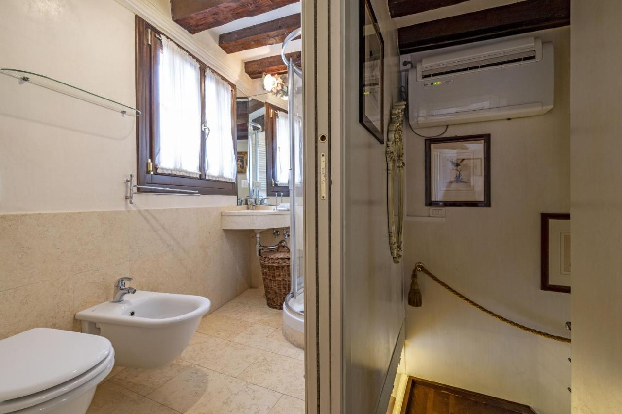 Gondola Luxury - Campo Santi Filippo E Giacomo By Wonderful Italy البندقية المظهر الخارجي الصورة